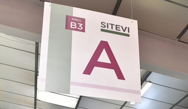 Aisle identification letter